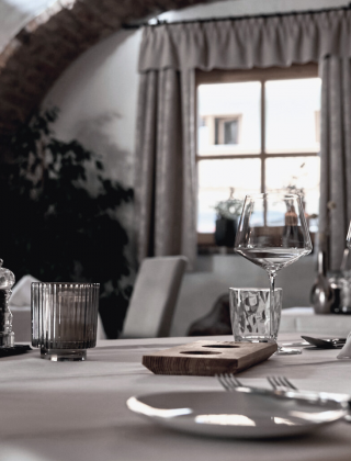 Gedeckter Tisch im a la carte Restaurant RAR in der HOCHKÖNIGIN in Maria Alm