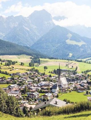 Panorama von Maria Alm mit Hochkönig Gebirge im Salzburger Land