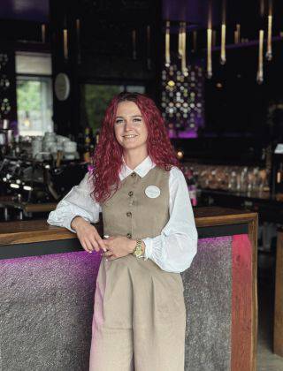 Stellvertretende Restaurantleitung Michelle Thurau der HOCHKÖNIGIN in Maria Alm – herzlicher Service, exzellente Gastfreundschaft und erstklassige Kulinarik im Salzburger Land.