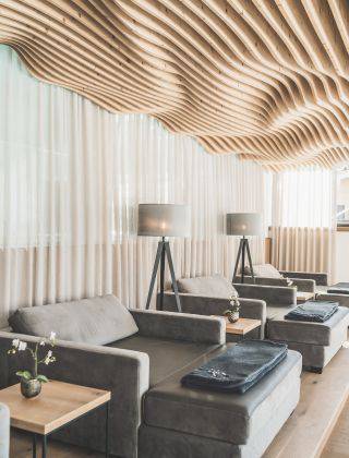 Moderner Ruheraum im FAMILY SPA der HOCHKÖNIGIN in Maria Alm am Hochkönig.