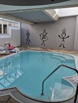 Indoorpool im FAMILY SPA der HOCHKÖNIGIN in Maria Alm für Wellness mit Kindern