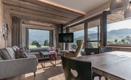 Hotelzimmer mit stylvoller Inneneinrichtung
