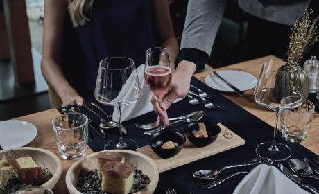 Set table in the a la carte restaurant RAR in the HOCHKÖNIGIN in Maria Alm