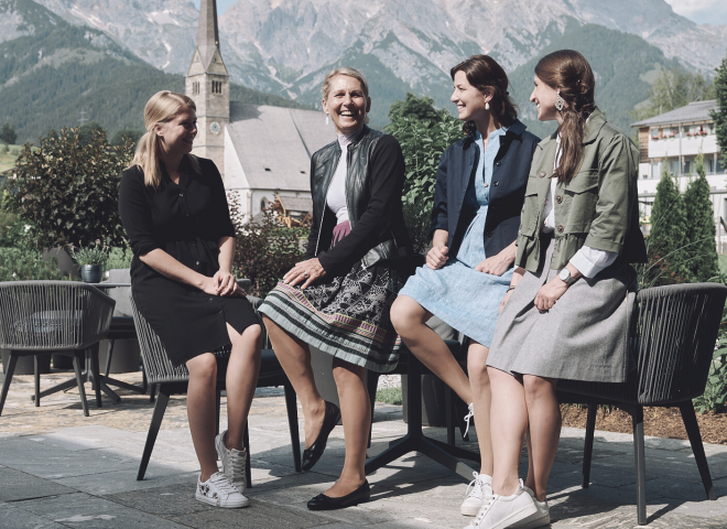 Die 4 Frauen vom Hotel die HOCHKÖNIGIN