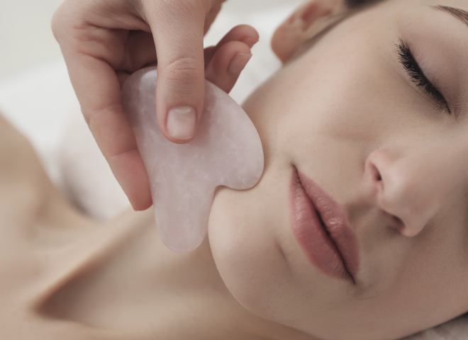 Gua Sha Behandlung mit Jadestein