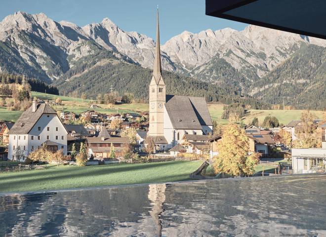 Pool in der HOCHKÖNIGIN im Herbst mit Ausblick auf das Steinerne Meer