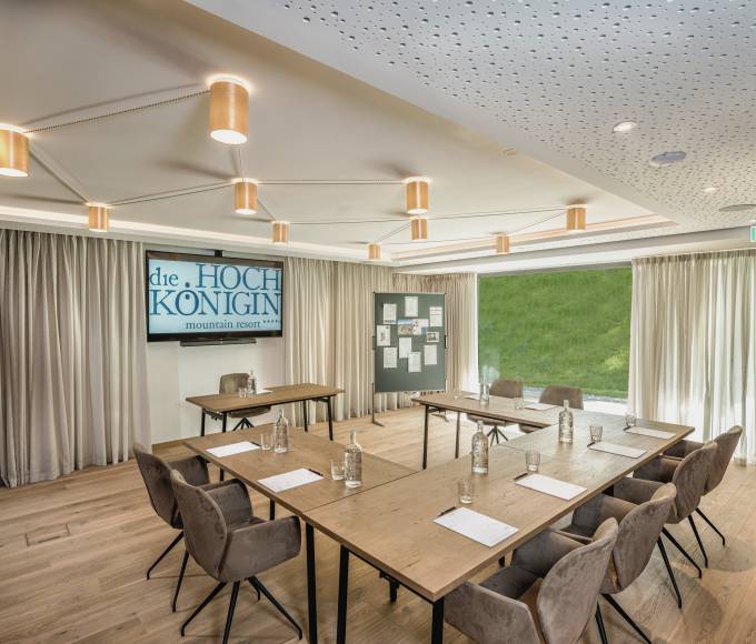 Seminar room with floor-to-ceiling windows in the HOCHKÖNIGIN