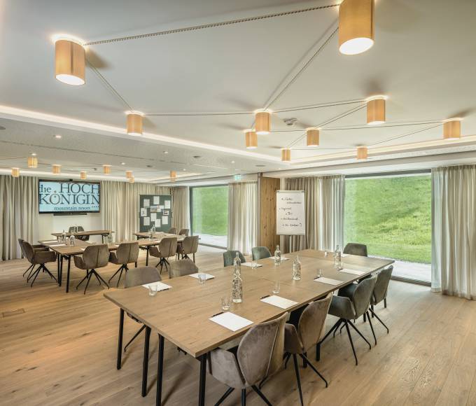 Seminar room with floor-to-ceiling windows in the HOCHKÖNIGIN