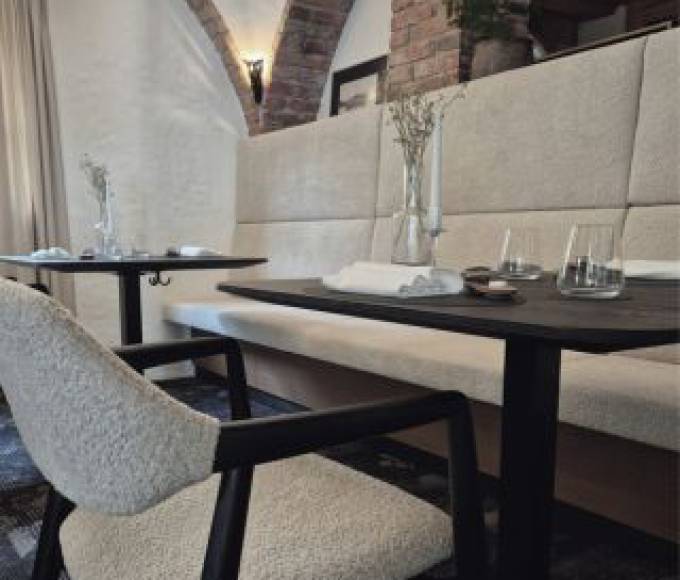 Stilvoller Restaurantbereich im RAR Fine Dining Restaurant der HOCHKÖNIGIN in Maria Alm – ausgezeichnete Gourmetküche, elegantes Ambiente und exklusive Genussmomente im Salzburger Land.
