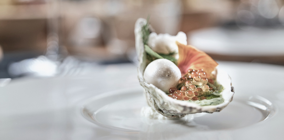 Fine dining - mussels served with caviar and delicaciesDserved ac