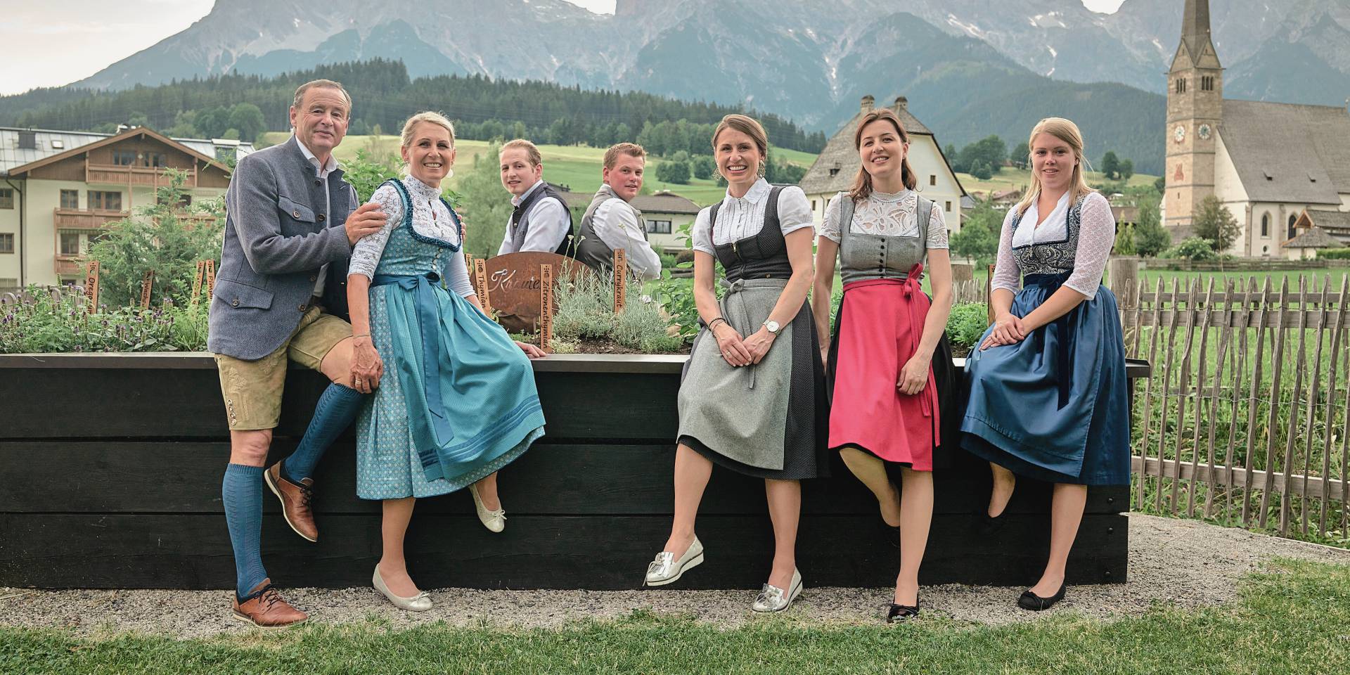 The Hörl family in the garden of the HOCHKÖNIGIN with a view of the surrounding mountain world