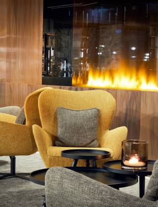 Atrium mit digitalen Karmin und Sessel