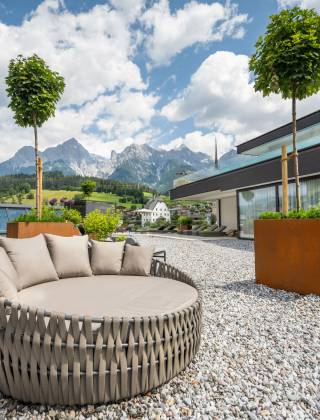Relaxliegen Außenbereich Wellnesshotel die Hochkönigin
