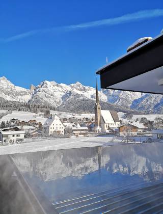 Infinity Pool im 4 Sterne Wellnesshotel in Österreich