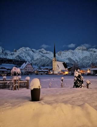 Der Hochkönig in Österreich bei Nacht im Winter