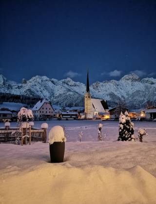 Evening atmosphere in the HOCHKÖNIGIN at the luxury Hideaway Maria Alm Hochkönig Wellnesshotel