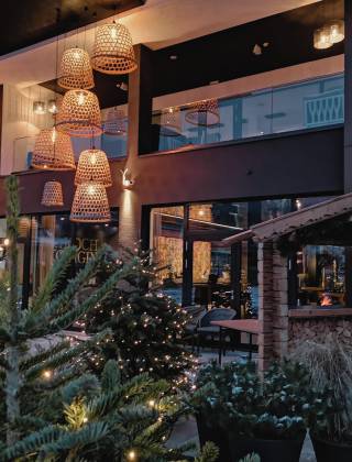 Terrace in a cosy atmosphere with lights during Advent at the HOCHKÖNIGIN in Salzburger Land