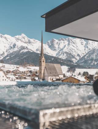 Whirlpool with a fantastic view of the winter landscape in Salzburger Land at the HOCHKÖNIGIN