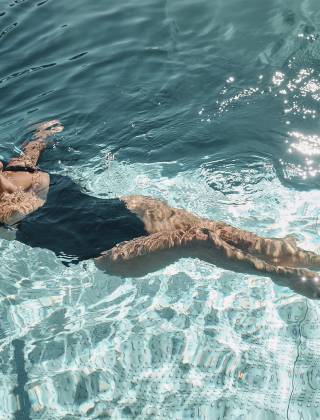 Woman in the infinity pool of the HOCHKÖNIGIN