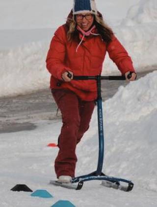 Personen beim Teambulding beim Schneehschuhwandern in der HOCHKÖNIGIN 