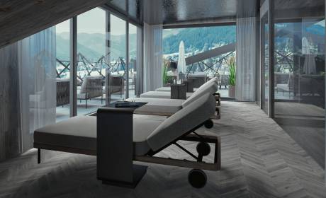 Relaxation room in the SPA area with a fantastic view of the surrounding mountains in summer