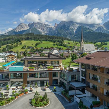 Außenansicht Hotel Resort die Hochkönigin Österreich Hochkönig