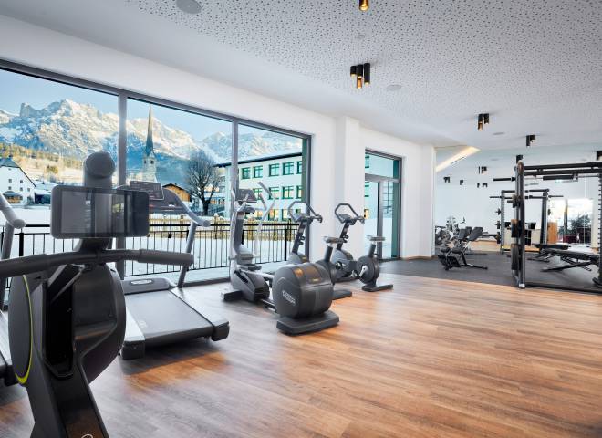 modernes Fitnessstudio im Hotel Maria Alm