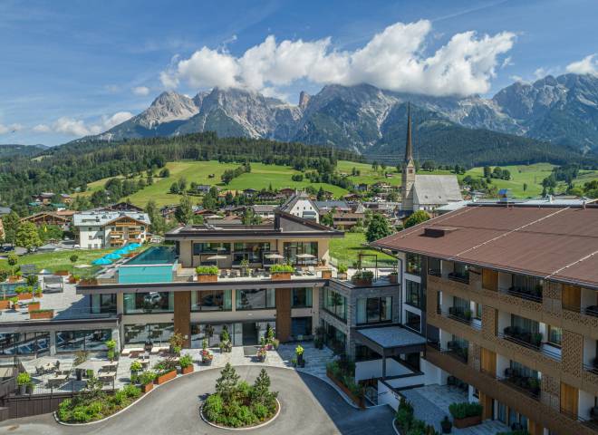 Außenansicht Hotel Resort die Hochkönigin Österreich Hochkönig