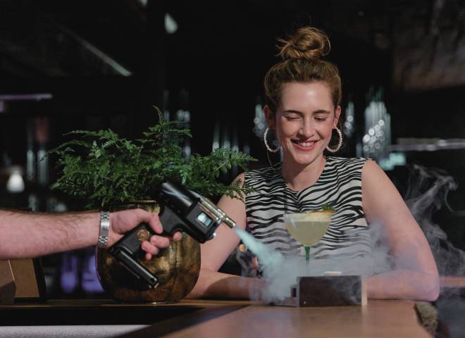 Woman at the HIGH QUEEN BAR of the HOCHKÖNIGIN with a cocktail