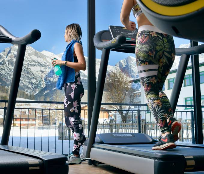 Fitnessstudio mit Blick auf den Hochkönig