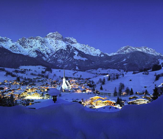 Ski Deluxe auch bei Nacht: bei Tag und bei Nacht - Wellnesshotel die Hochkönigin