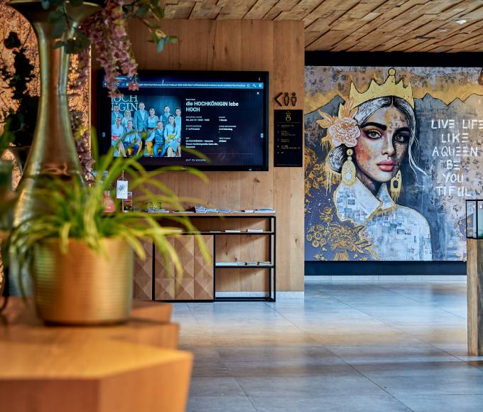 Foyer Wellnesshotel Hochkönigin mit Art Work