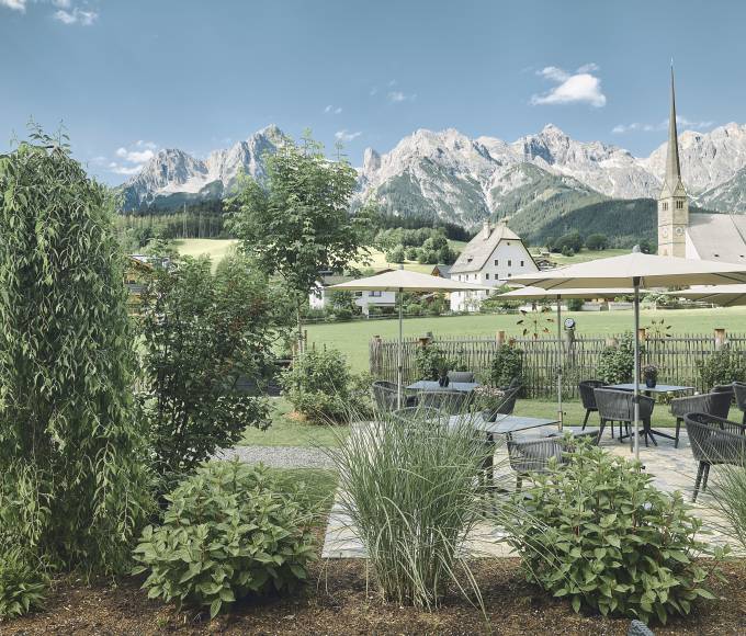 Terrace with view die HOCHKÖNIGIN Maria Alm Wellnesshotel 4 Sterne superior Hotel Hochkönig