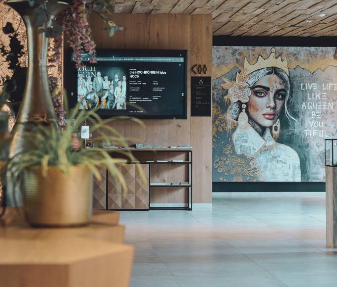 QUEEN Art Design in Hotel die HOCHKÖNIGIN in Maria Alm Wellness Hotel Luxury Hotel Family Hotel