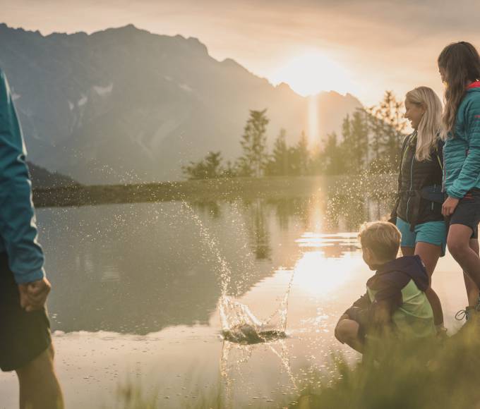Sommer in der HOCHKÖNIGIN in Maria Alm Hochkönig Familie Familienurlaub Familienauszeit Kinderurlaub Kinderhotel Familienhotel See