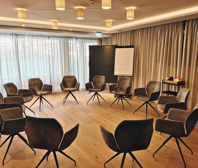 Seminar room with floor-to-ceiling windows in the HOCHKÖNIGIN