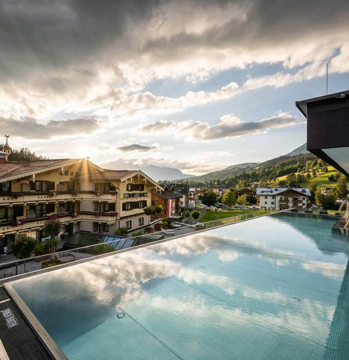 Hotel mit Infinity Pool und Bergpanorama - Hotel die Hochkönigin
