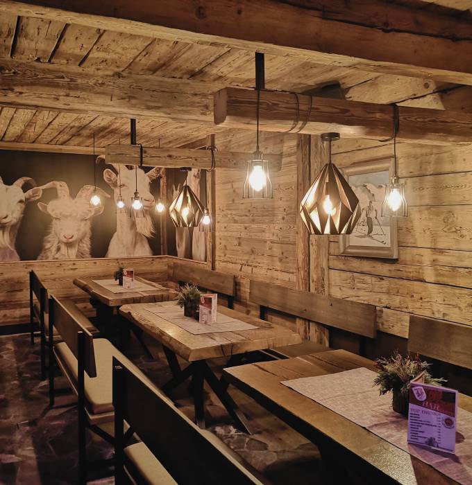 DENGL ALM in der HOCHKÖNIGIN Apres Ski Eventlokal Restaurant