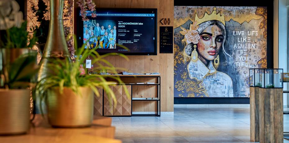 Foyer 4 Sterne Wellnesshotel Hochkönigin mit Art Work
