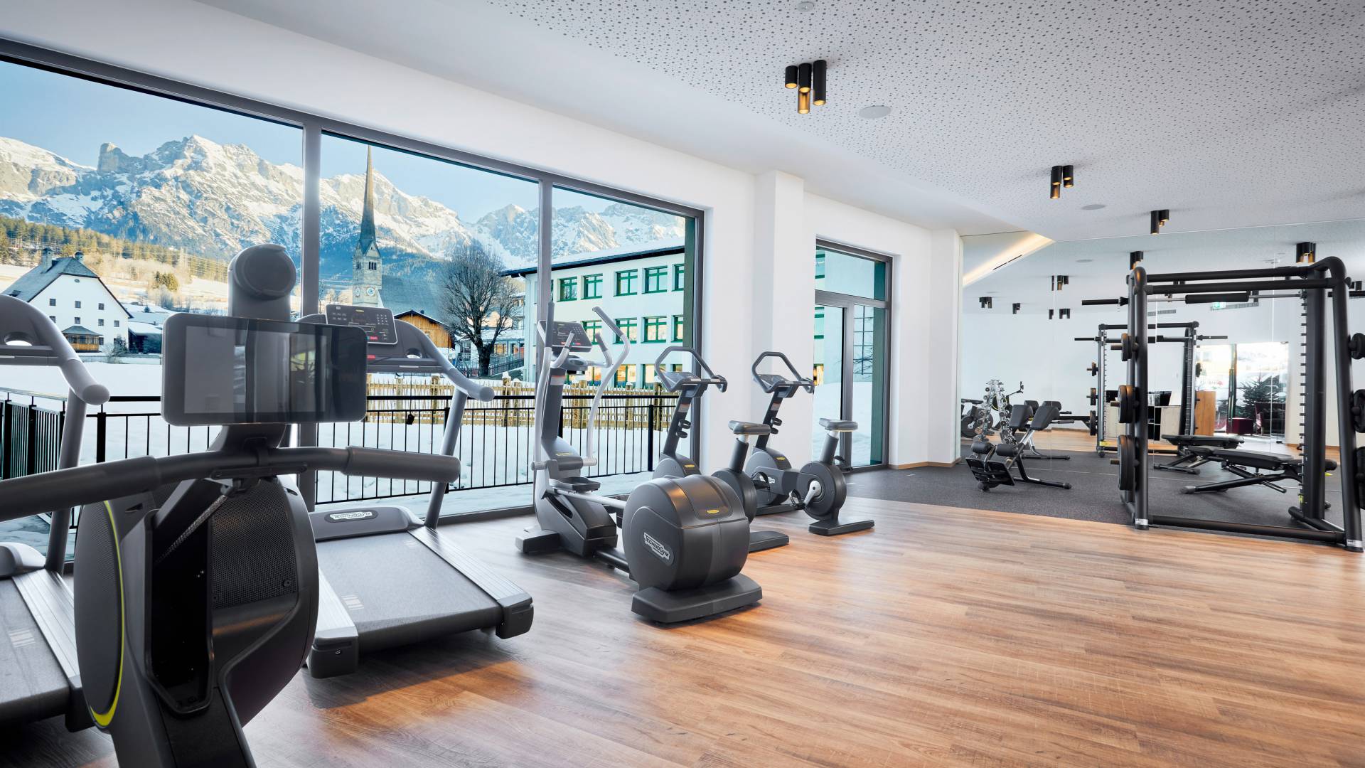modernes Fitnessstudio im Hotel Maria Alm