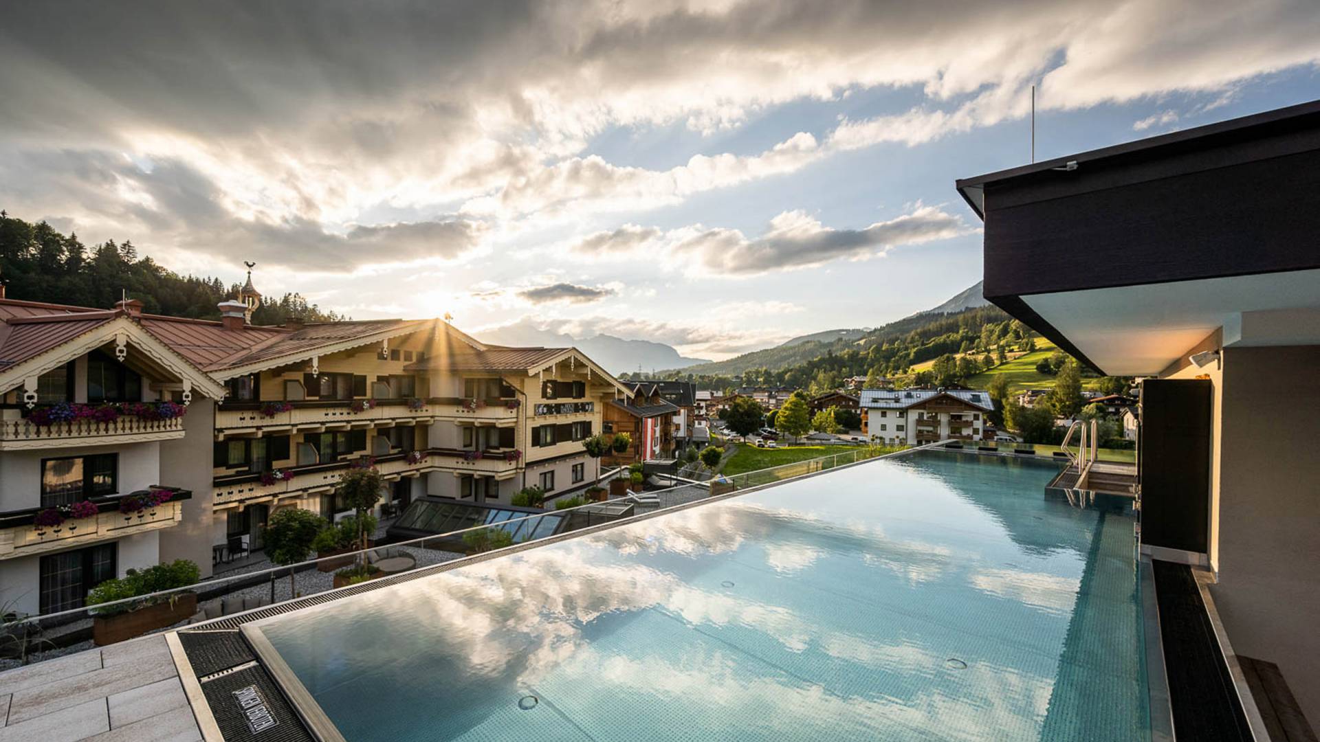 Infinity Pool die Hochkönigin mit Bergpanorama