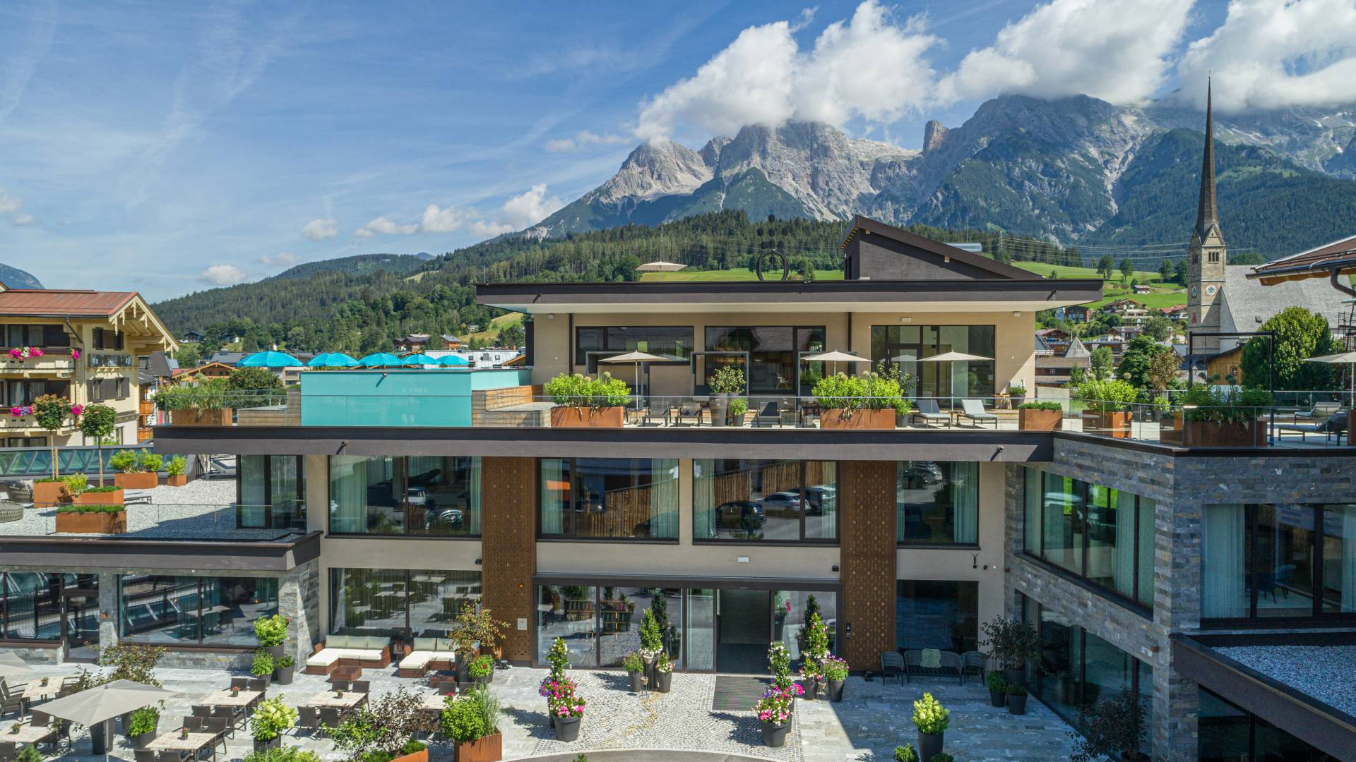 Außenansicht Wellnesshotel die Hochkönigin