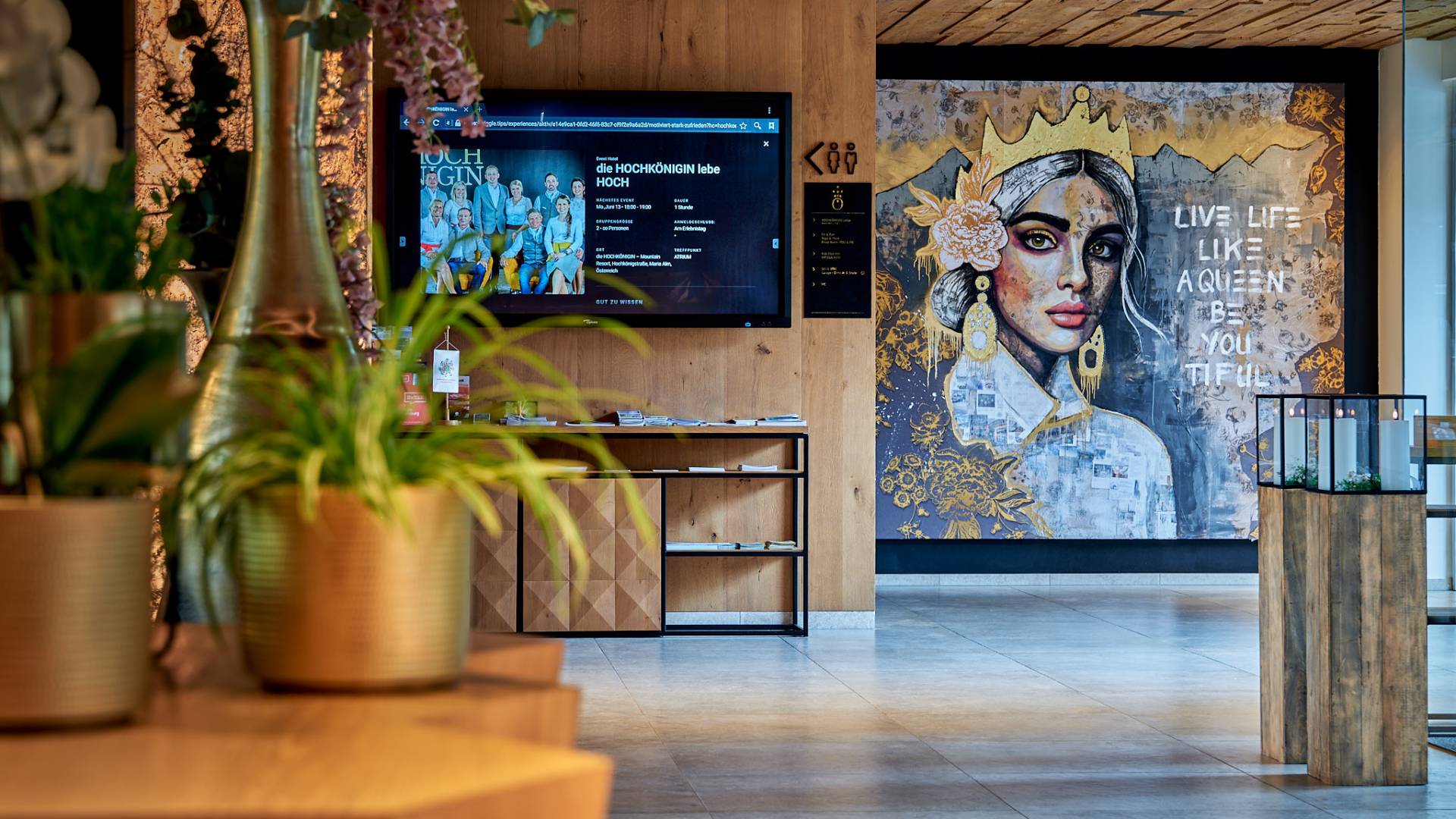 Foyer 4 Sterne Wellnesshotel Hochkönigin mit Art Work