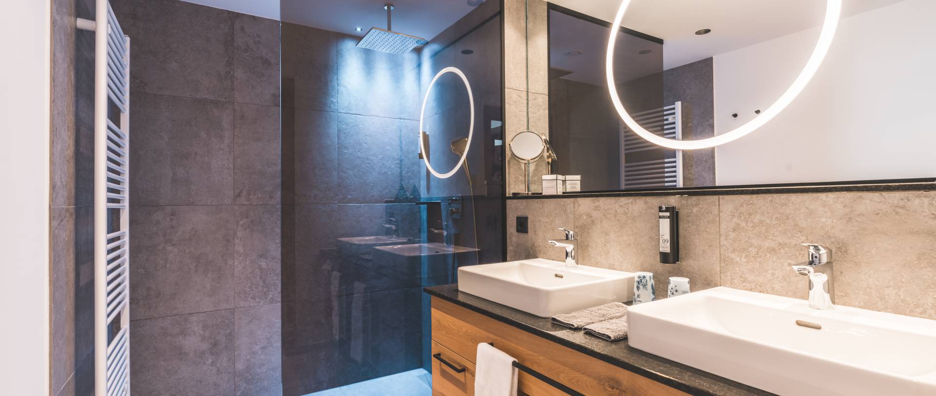 Luxusurlaub in Österreich - Badezimmer Ausstattung Luxushotel in Maria Alm